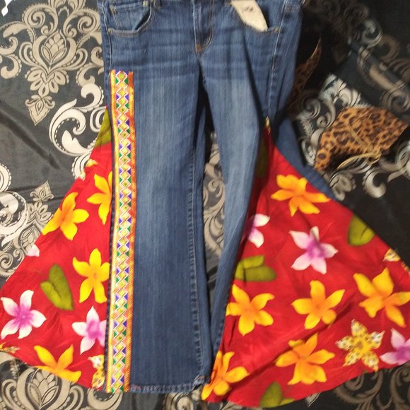 American Eagle/ jeaniemade Denim - 763 jeaniemade Size 12 American Eagle Bell-Bottoms